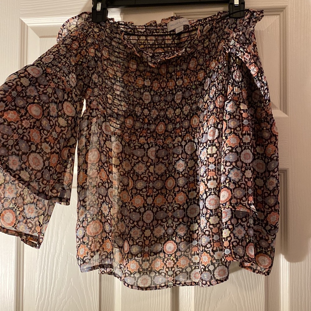 BELLE SKY COLD SHOULDER ELASTIC FLOWING TOP!